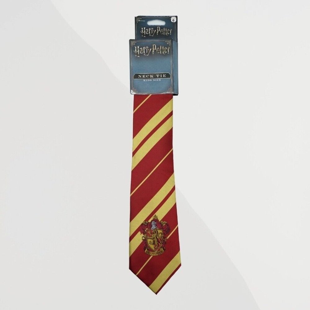 NWT HARRY POTTER Gryffindor House‎ Crest Necktie Cosplay Costume  Kids Size